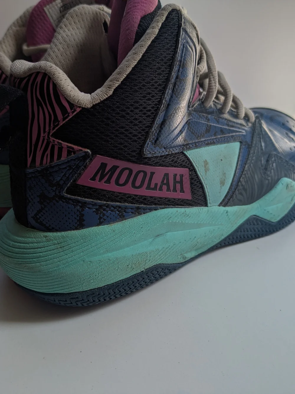 Moolah Accent Basketball Sneakers in Teal & Purple